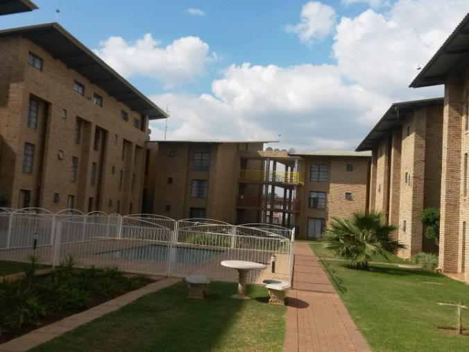 To Let 1 Bedroom Property for Rent in Kannoniers Park North West